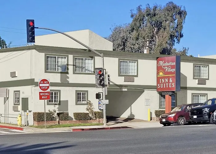Manhattan Inn & Suites